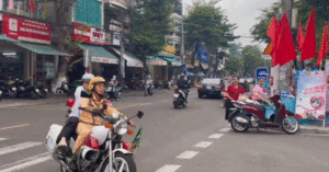 Thí sinh vắng mặt ở điểm thi tốt nghiệp THPT, CSGT tức tốc đến tận nhà đánh thức 1 nu sinh vang mat o diem thi tot nghiep thpt csgt tuc toc den tan nha danh thuc 575