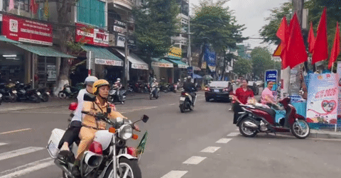 nu sinh vang mat o diem thi tot nghiep thpt csgt tuc toc den tan nha danh thuc 575