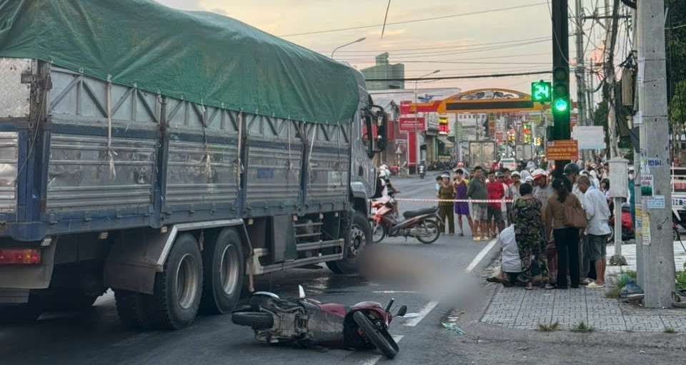 Ong Don Chau Di Hoc Ve Gap Tai Nan Voi Xe Tai Khien Chau Tu Vong Thuong Tam 2832