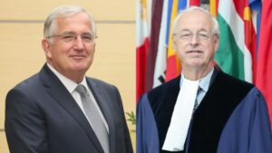 ong albert hoffman ben trai va ong rudiger wolfrum ben phai nguon khaosod