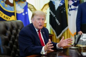 ong trump canh bao rac roi lon neu doanh nghiep khong ha gia xang reuters