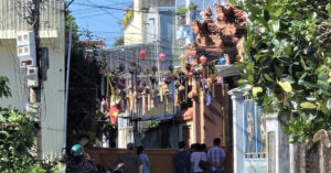 phat hien be gai so sinh tu vong trong tui xach truoc cong chua 1355