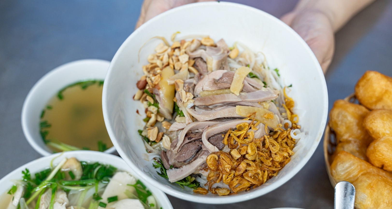Phở Gà Hà Nội Gây Sốt Mạng Xã Hội Trung Quốc, Khách Khen Bát Phở Giá Trăm Ngàn Pho Ga Ha Noi Gay Sot Mang Xa Hoi Trung Quoc Khach Khen Bat Pho Gia Tram Nghin 747