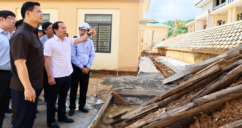 Pho Thu Tuong Le Tien Chau Kiem Tra Tien Do Truong Noi Tru Lien Cap O Quang Tri 2972