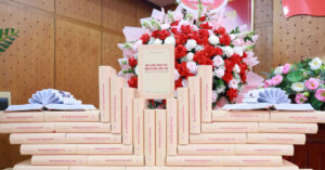 ra mat sach cua nguyen pho thu tuong thuong truc nguyen hoa binh 2176