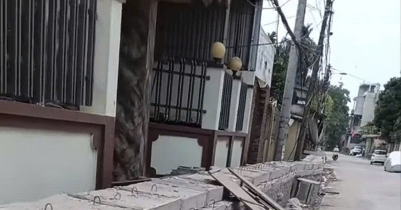 Ranh Thoat Nuoc Cao Hon 1M Nguoi Dan Ha Noi Bac Van Go Vao Nha 1687