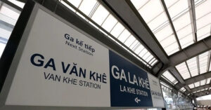 Rơi mảng vữa từ nhà ga metro Cát Linh - Hà Đông, xe buýt vỡ kính 1 roi mang vua tu nha ga metro cat linh ha dong xe buyt vo kinh 1568.webp