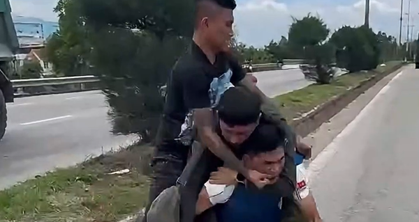 Tam Giu Hinh Su Tai Xe Danh Nguoi Nhap Vien Vi Tranh Gianh Khach 851