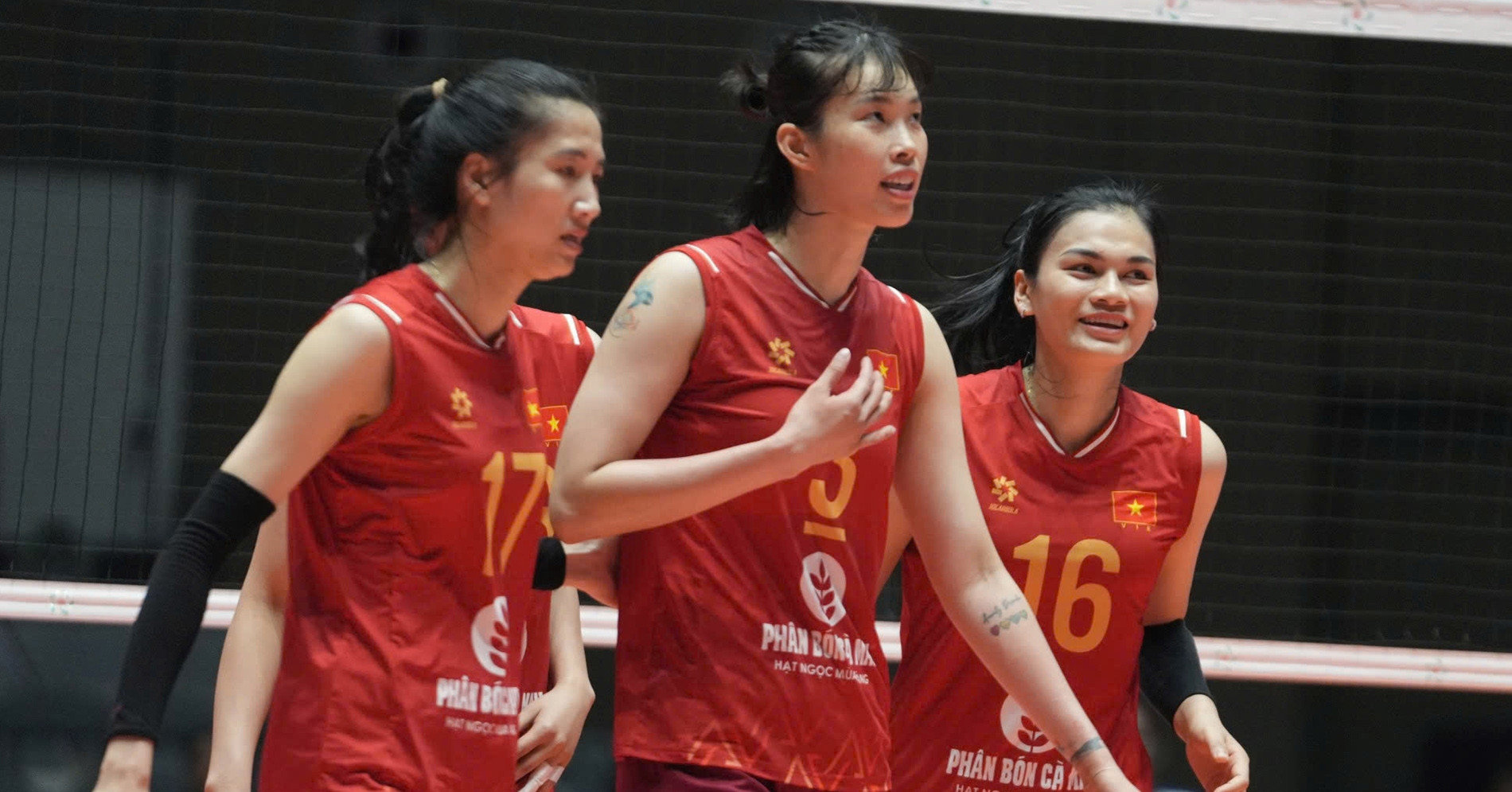 thanh thuy vat va ganh team o tuyen bong chuyen nu viet nam 2628