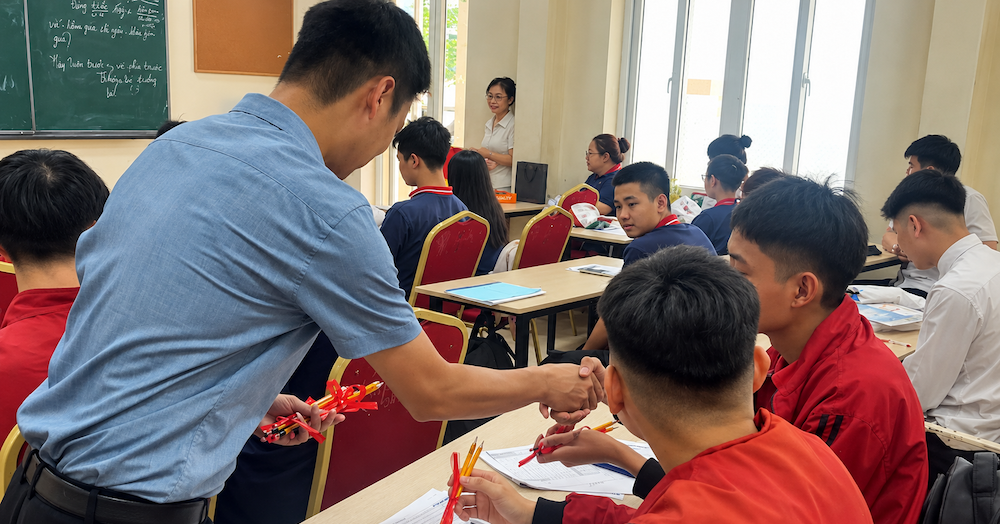 thay co nau chao nong tang but chi dong vien hoc tro thi tot nghiep thpt 1537