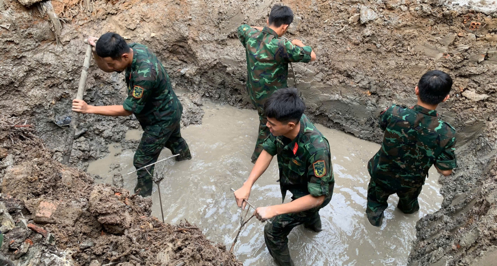 Thêm Ba Bộ Hài Cốt Liệt Sĩ Được Tìm Thấy Dưới Nền Trụ Sở Xã Cũ Them Ba Bo Hai Cot Liet Si Duoc Tim Thay Duoi Nen Tru So Xa Cu 2113