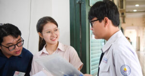 thi sinh thi tot nghiep dong nhat nuoc nhung tphcm chi co 1 diem 95 mon ngu van 1967