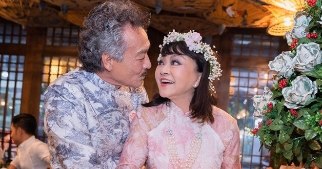Thoi Quen Cua Danh Ca Huong Lan Va Su That Loi Tu Gia San Khau O Tuoi 70 1462