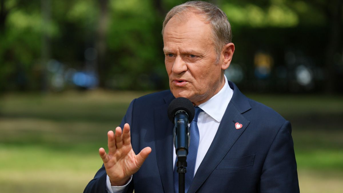 thu tuong ba lan donald tusk anh theo pap