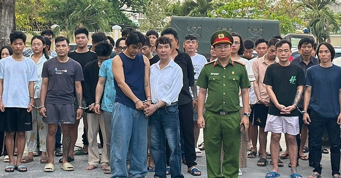 Tiec Ma Tuy Cua Ca Si Long Nhat Cung Cac Nam Thanh Nien Tai Can Ho O Tphcm 3827