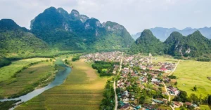 Việt Nam có ngôi làng "thích ứng thời tiết", càng mưa ngập càng đông khách, người dân nói ngôn ngữ riêng 2 toan canh lang du lich tan hoa638689893490812309 17830720777561780408443 111 0 896 1500 crop 1783072