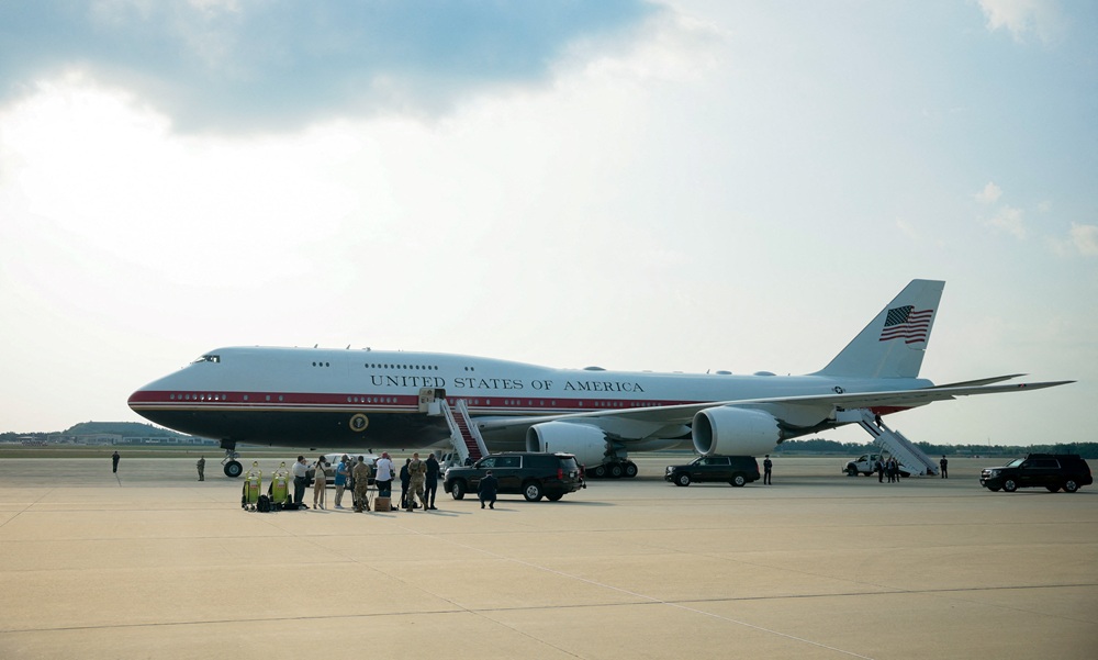 tong thong my donald trump thuc hien chuyen bay dau tien tren chiec air force one moi duoc chinh phu