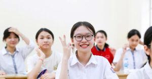 top 10 truong co diem chuan vao lop 10 cao nhat ha noi nam 2026 2358