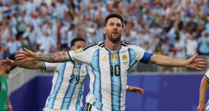 Messi lập hat-trick tuyệt đỉnh, Argentina ra quân tưng bừng 1 truc tiep bong da argentina 1 0 algeria messi ghi sieu pham 725