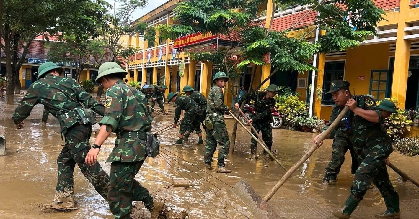 Truong Hoc O Da Nang Ngon Ngang Bun Dat Sau Lu 1522