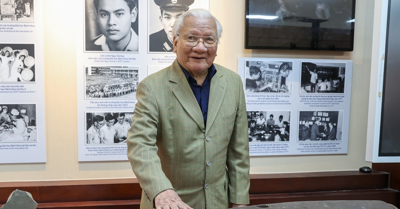 Tu Giang Vien Tuoi 19 Den Cuoc Dau Tri Voi Bom Tu Truong Cua My 80