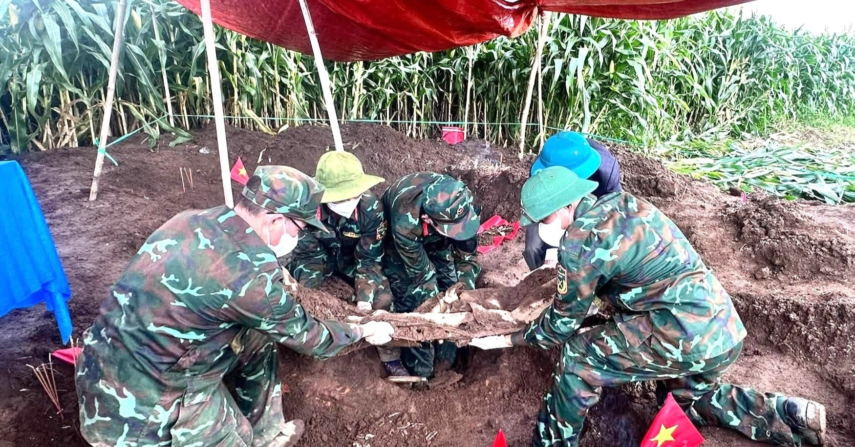 Tu Tieng Sung Chi Thien 30 Nam Truoc Thay Giao The Duc Giup Quy Tap 2 Hai Cot Liet Si 1637