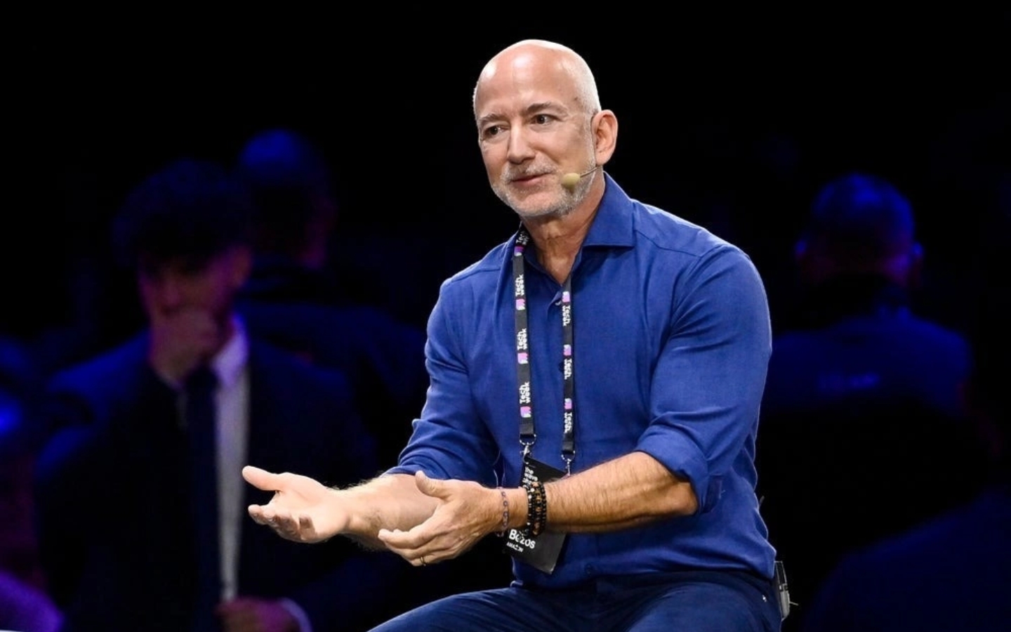 Ty Phu Bezos Du Doan Ai Se Thay Doi Mo Hinh Viec Lam