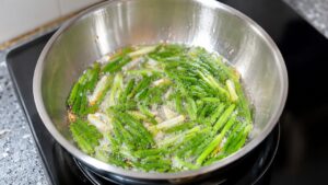 vi sao nhieu hang bun rieu bun oc lai phi thom hanh la chu khong chi phi hanh cu 190428