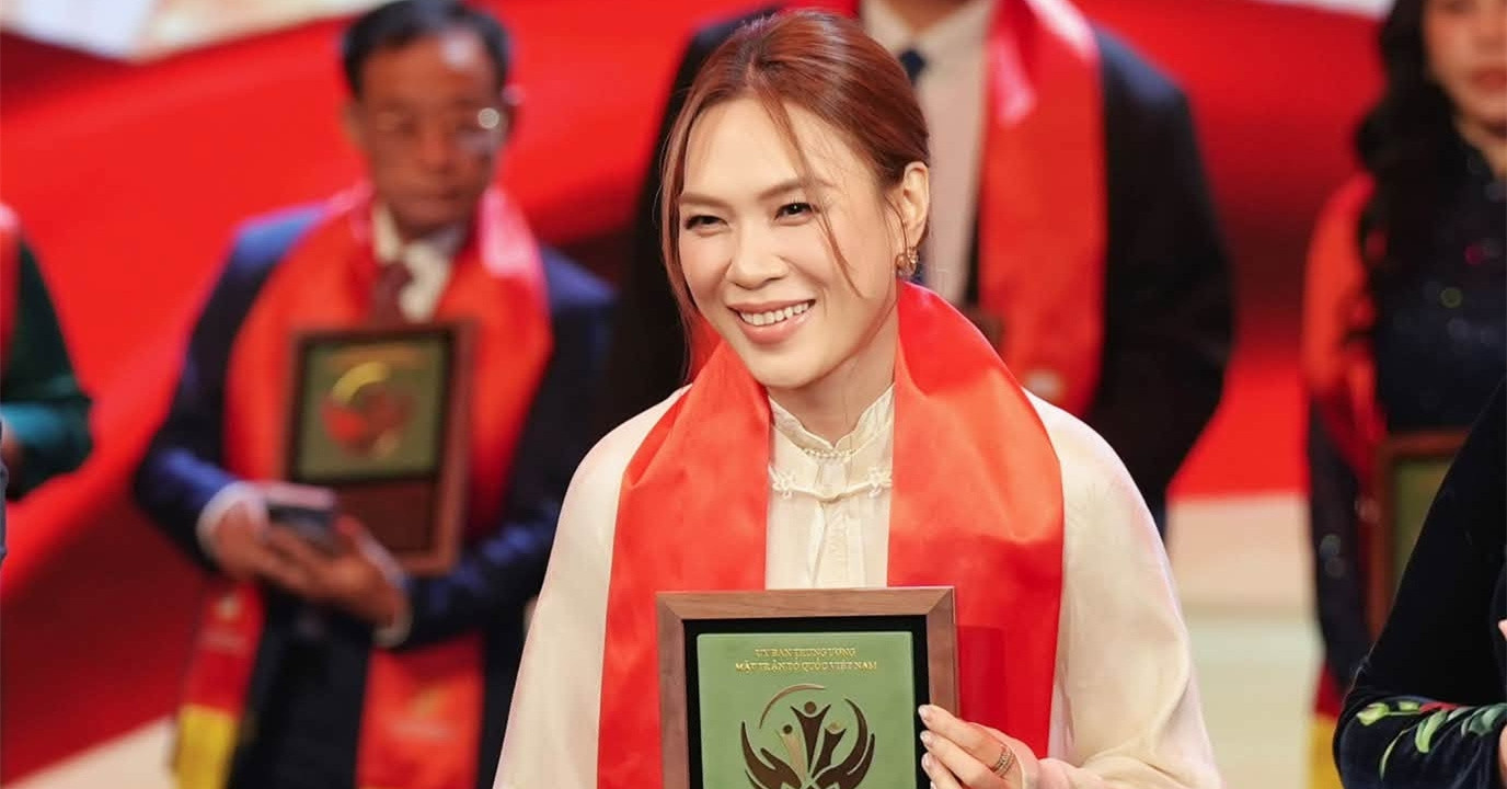 Vien Truong Khanh Thi Tinh Cam Ben Chong Kem Tuoi Ca Si My Tam Don Tin Vui 1527
