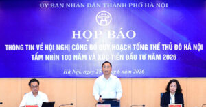 vu cu ba 97 tuoi ha noi ra soat hoat dong trung tam phuc vu hanh chinh cong 2856