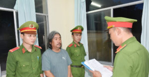 vu dot cong ty lam cha ruot va mot phu nu tu vong bat tam giam nguoi con trai 1304