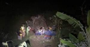 xe tai mat lai tren quoc lo lao xuong do sau 20m hai nguoi tu vong tai cho 666