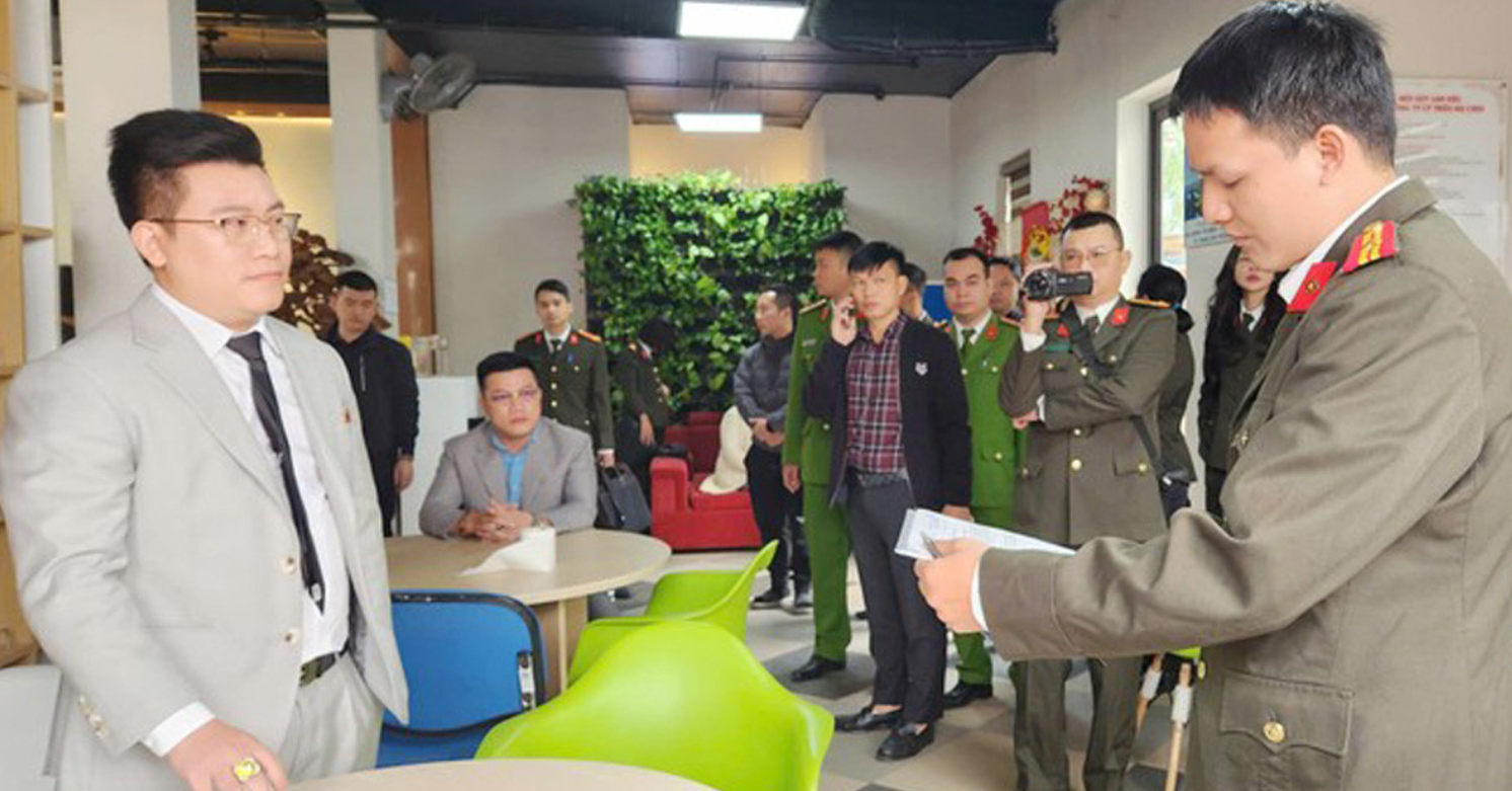 Xet Xu Ong Chu Cong Ty Trieu Nu Cuoi Ho Quoc Than Cung Cac Dong Pham 2352