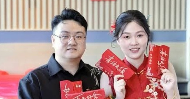 Xon Xao Dam Cuoi Dai Cua Hoang De Li Xi Khach Hang Tram Trieu Dong 1032
